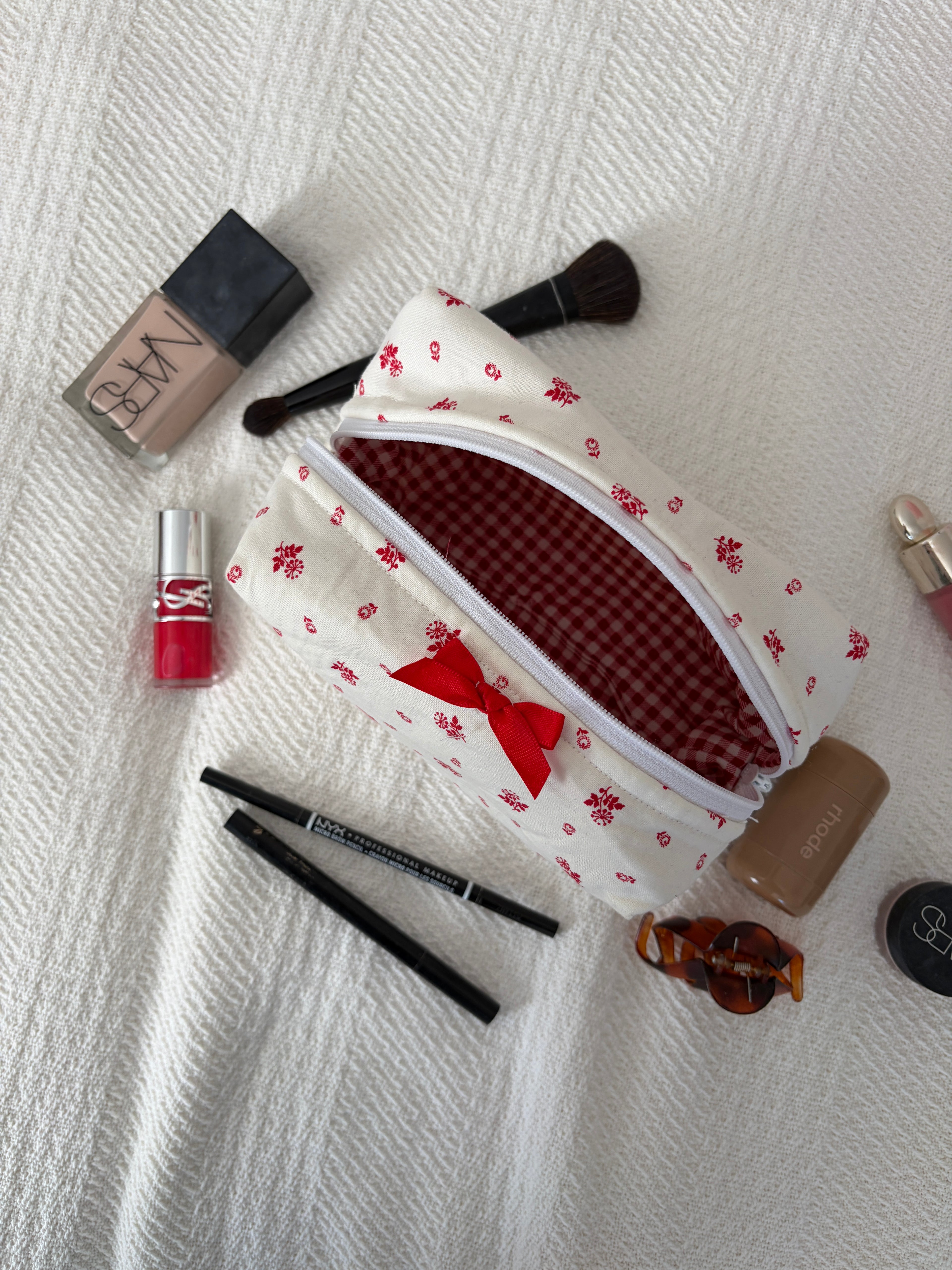 Red Daisy Beauty Bag